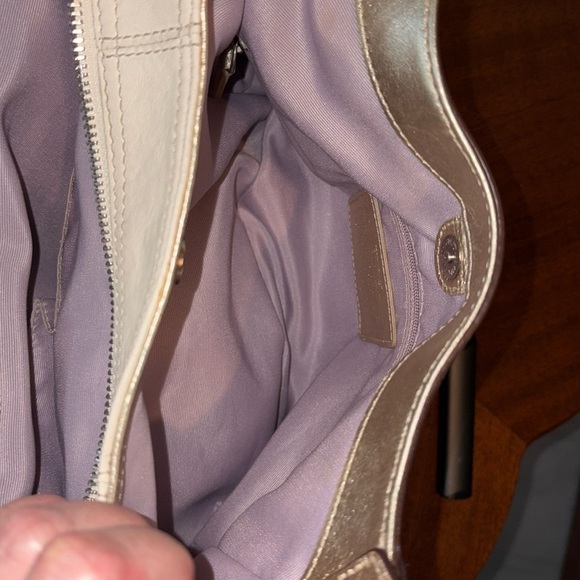 Coach F17219  Soho leather/metallic shoulder bag  ivory cream/gold 3 compartment - Picture 16 of 17